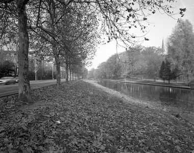 85957 Gezicht op de Stadsbuitengracht te Utrecht, uit het zuidoosten; links de Catharijnesingel, rechts het ...